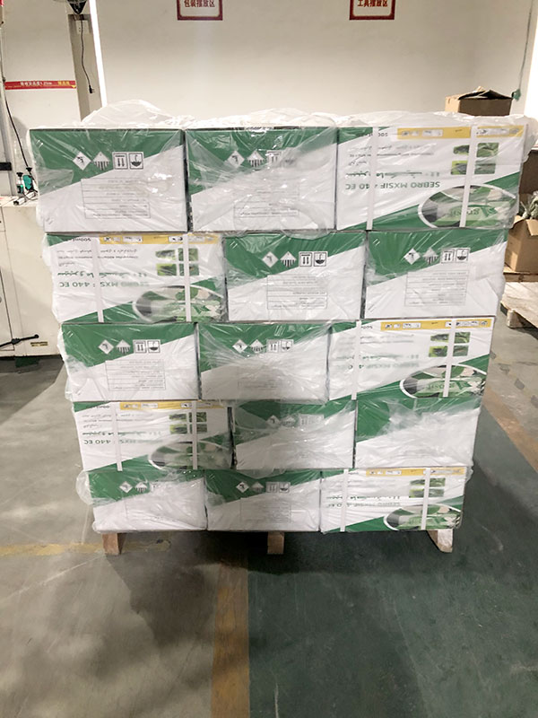 chlorpyrifos label packaging display